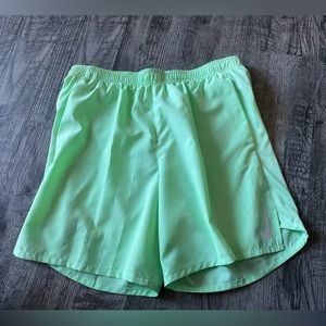 Nike Challenger Shorts Men’s L